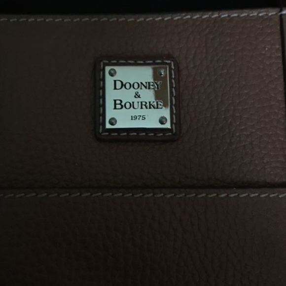Dooney and Bourke designer bag - Picture 2 of 7